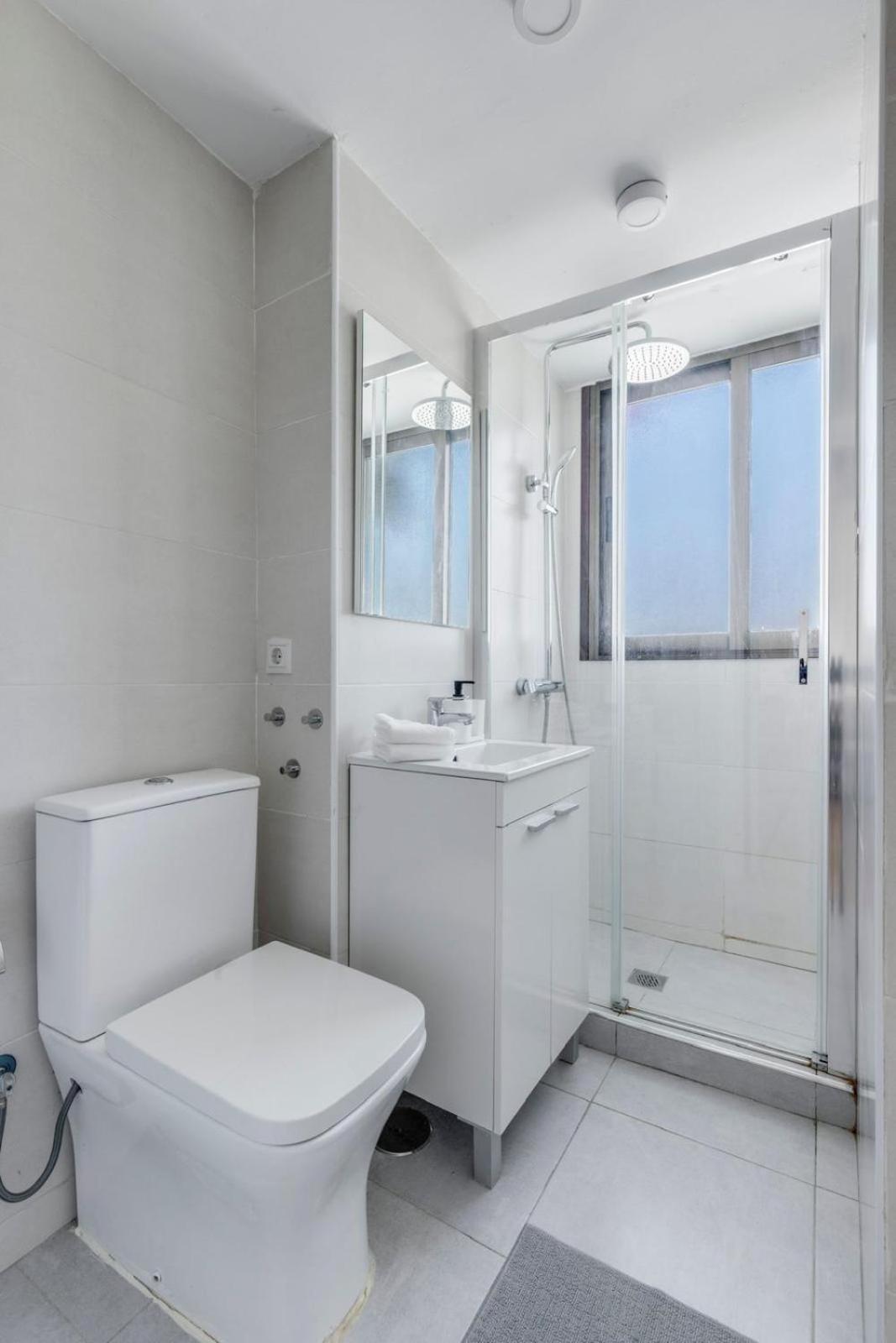 Nogalera Rainbow 2-Bedroom Apartment, Pool And Parking By Namaste Elite Torremolinos Exteriör bild