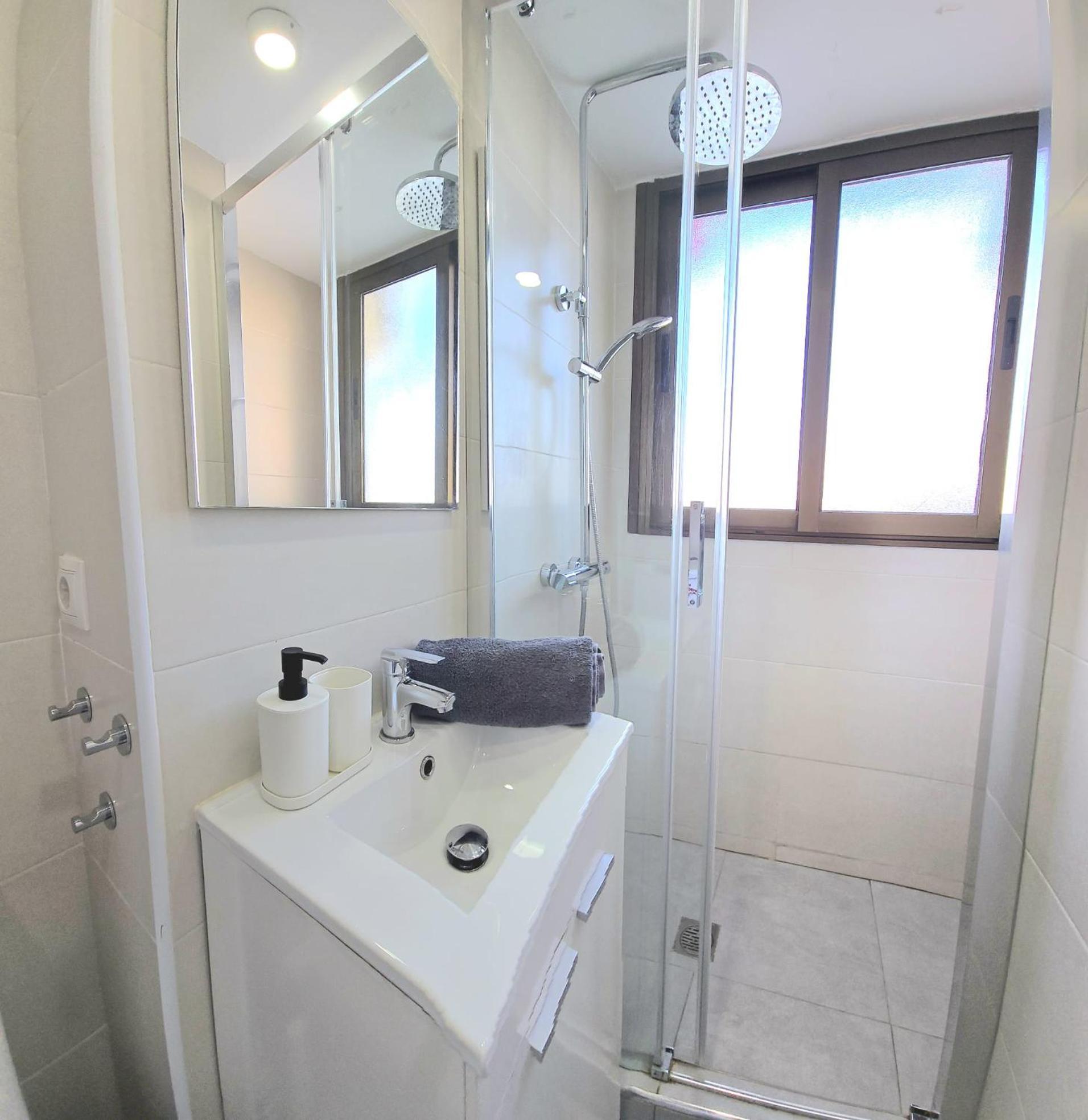 Nogalera Rainbow 2-Bedroom Apartment, Pool And Parking By Namaste Elite Torremolinos Exteriör bild