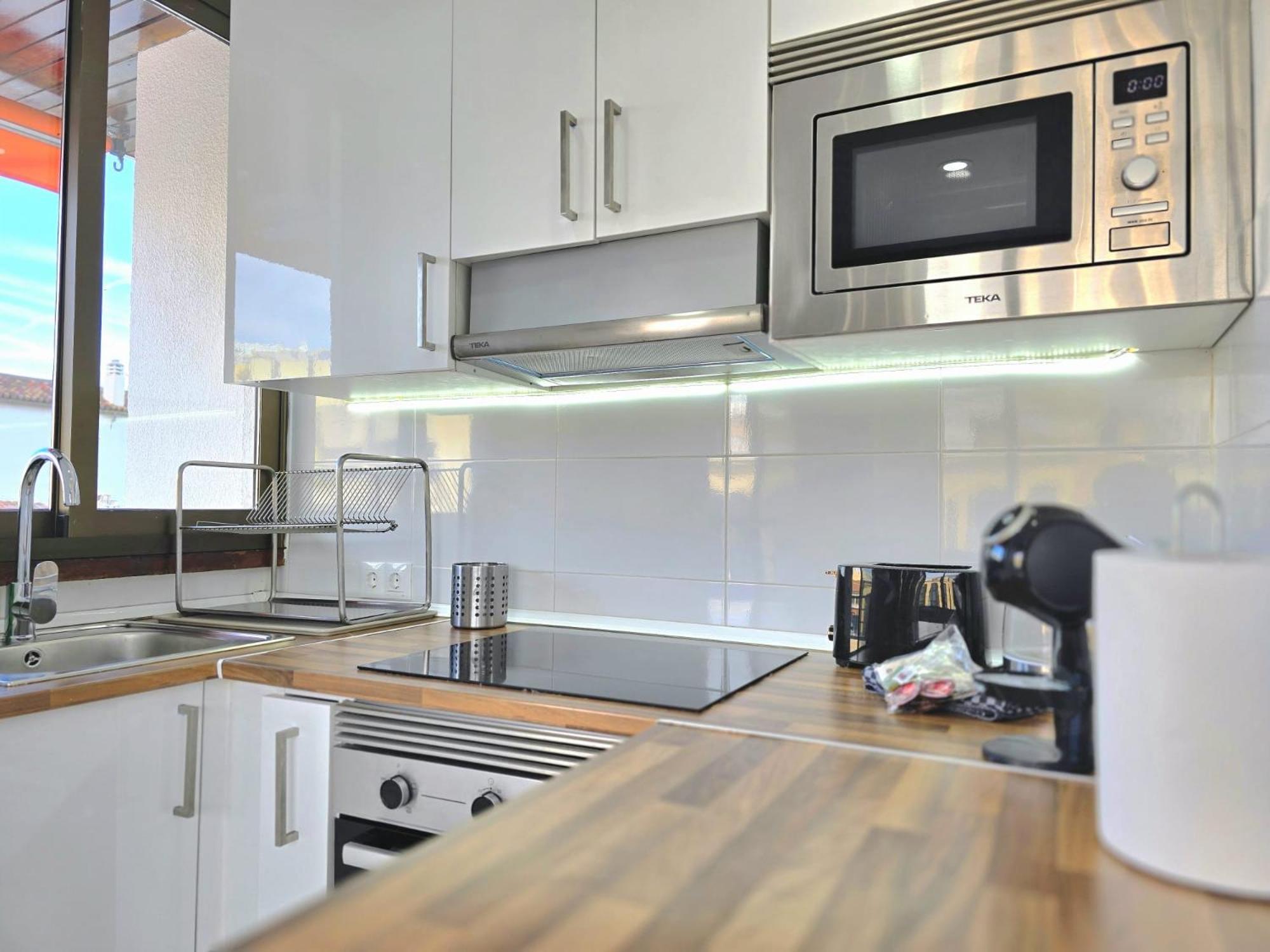 Nogalera Rainbow 2-Bedroom Apartment, Pool And Parking By Namaste Elite Torremolinos Exteriör bild